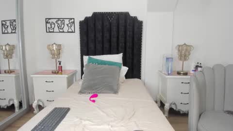 Chloe  online show from 11-15-25, 03:15