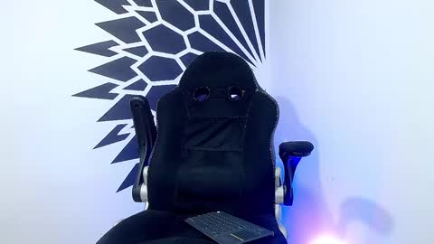 Snapshot of _christopher_dennis_ chatting on 02-06-25, 03:48 CRIS online show from 02-06-25, 03:48