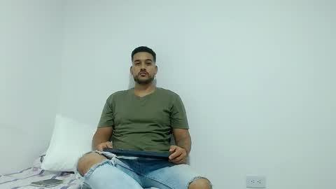 Snapshot of _christopher_dennis_ chatting on 01-08-26, 03:42 CRIS online show from 01-08-26, 03:42