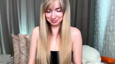 _crystal_moon_1 online show from 11-17-25, 09:42