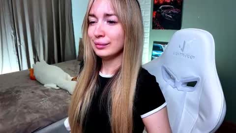 Snapshot of _crystal_moon_1 chatting on 02-13-26, 08:27 _crystal_moon_1 online show from 02-13-26, 08:27