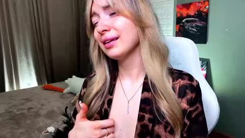 Snapshot of _crystal_moon_1 chatting on 03-03-26, 10:59 _crystal_moon_1 online show from 03-03-26, 10:59