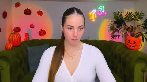 Erika online show from 11-07-25, 01:55