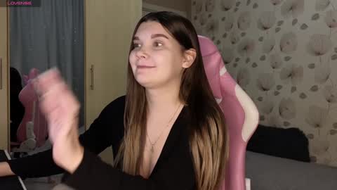 Snapshot of _cute_ice chatting on 01-19-25, 04:57 _cute_ice online show from 01-19-25, 04:57