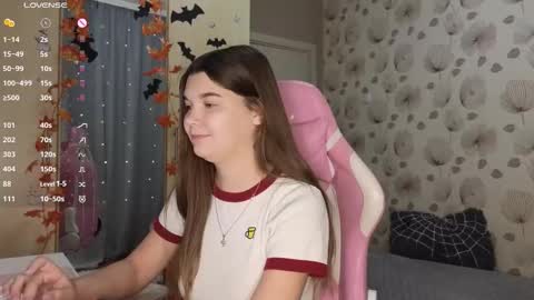 Snapshot of _cute_ice chatting on 10-17-25, 05:32 _cute_ice online show from 10-17-25, 05:32