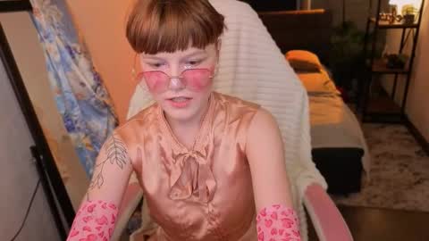 Snapshot of _dreamluna_ chatting on 02-27-26, 01:00 Luna online show from 02-27-26, 01:00