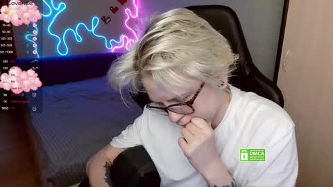 chloue and Gretta online show from 11-08-25, 08:14