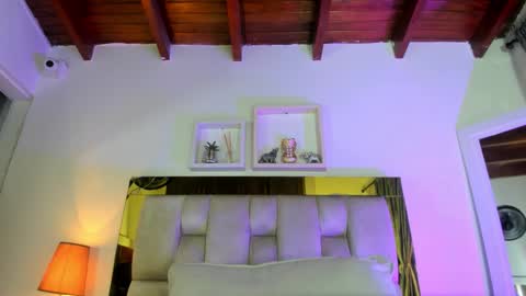 Isabella online show from 10-19-25, 12:06