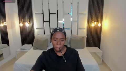 Snapshot of _emma_willliams_ chatting on 11-25-25, 01:55 Emma online show from 11-25-25, 01:55