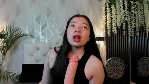 Snapshot of _emma_xoxo chatting on 12-17-25, 11:16 _emma_xoxo online show from 12-17-25, 11:16