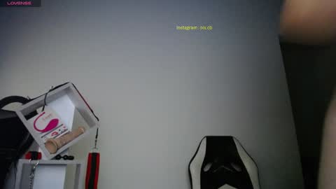 Snapshot of _exa_ chatting on 01-08-25, 03:40 Exa help me position myself with your thumb up thanks online show from 01-08-25, 03:40