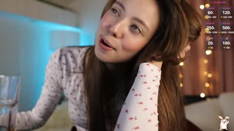 Snapshot of _fluffybunny_ chatting on 01-11-25, 05:07 Goldy Grace online show from 01-11-25, 05:07