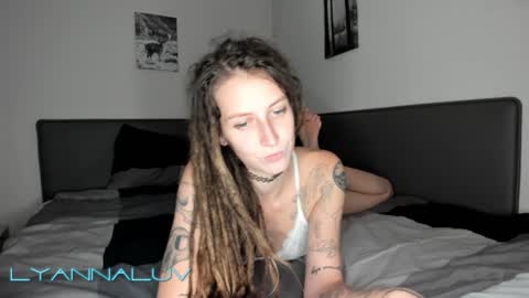 Lyanna and Derek online show from 01-04-25, 03:17