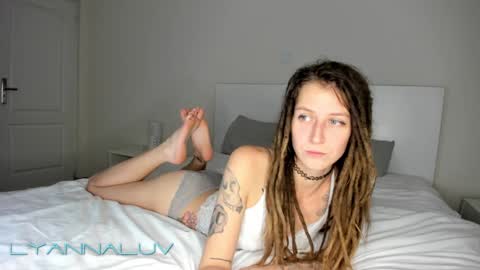 Lyanna and Derek online show from 01-10-25, 10:04