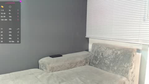 Laura  Juan online show from 02-06-25, 02:26