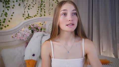 Milly online show from 09-28-25, 01:22