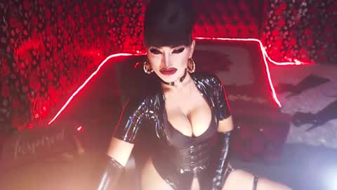 Snapshot of _hailyourqueenx chatting on 12-23-24, 02:02 GoDDess  Chloe online show from 12-23-24, 02:02