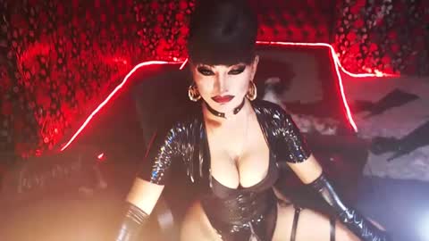 Snapshot of _hailyourqueenx chatting on 12-23-24, 05:06 GoDDess  Chloe online show from 12-23-24, 05:06