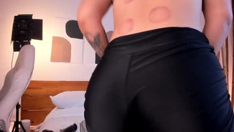 Hanna johnson online show from 01-28-25, 03:25