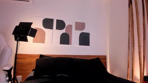 Hanna johnson online show from 02-24-25, 02:08