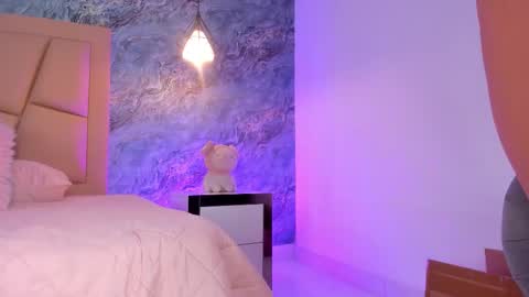 Hollywood online show from 10-17-25, 12:36