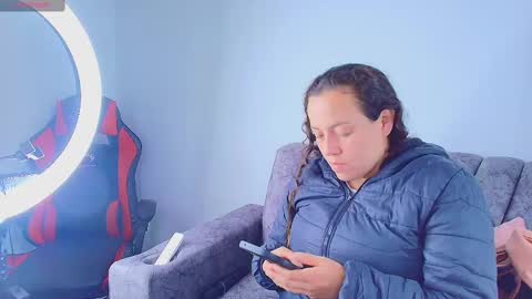 Snapshot of _honey1_ chatting on 10-17-25, 02:41 Honey online show from 10-17-25, 02:41