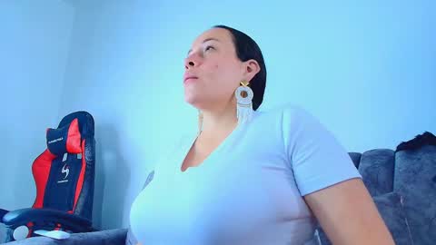 Snapshot of _honey1_ chatting on 10-27-25, 11:14 Honey online show from 10-27-25, 11:14