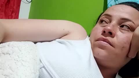 Snapshot of _honey1_ chatting on 12-23-25, 02:31 Honey online show from 12-23-25, 02:31