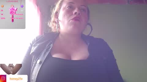 Snapshot of _honey1_ chatting on 02-15-26, 09:00 Honey online show from 02-15-26, 09:00