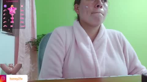 Snapshot of _honey1_ chatting on 02-21-26, 10:49 Honey online show from 02-21-26, 10:49
