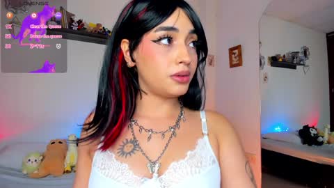 Snapshot of _hotpink chatting on 01-31-25, 12:17 Jenn online show from 01-31-25, 12:17