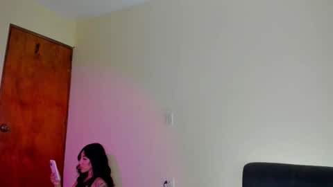 Snapshot of _isabella99_ chatting on 10-23-25, 09:24 Isabella online show from 10-23-25, 09:24