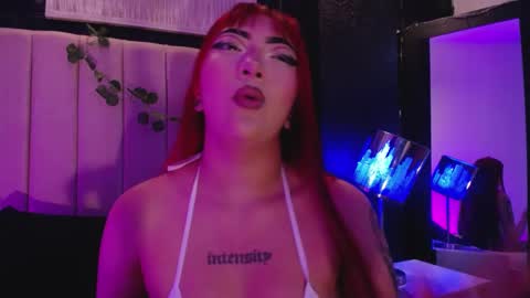 Snapshot of _johana18 chatting on 12-27-24, 01:50 Mia online show from 12-27-24, 01:50