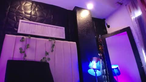 Snapshot of _johana18 chatting on 12-30-24, 01:36 Mia online show from 12-30-24, 01:36