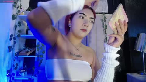 Snapshot of _johana18 chatting on 01-31-25, 01:02 Mia online show from 01-31-25, 01:02