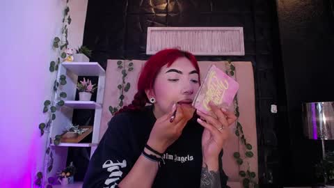 Snapshot of _johana18 chatting on 02-03-25, 02:02 Mia online show from 02-03-25, 02:02