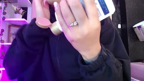 Snapshot of _johana18 chatting on 02-12-25, 12:55 Mia online show from 02-12-25, 12:55