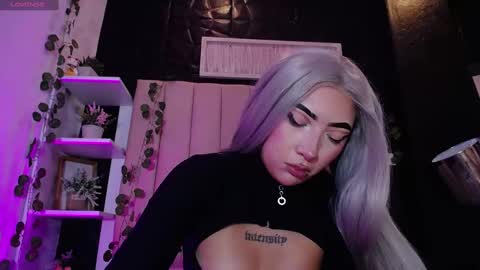 Snapshot of _johana18 chatting on 02-12-25, 05:37 Mia online show from 02-12-25, 05:37