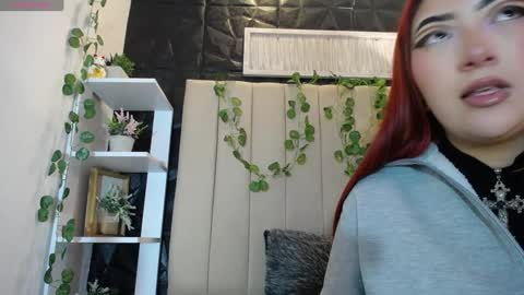 Snapshot of _johana18 chatting on 02-19-25, 05:27 Mia online show from 02-19-25, 05:27