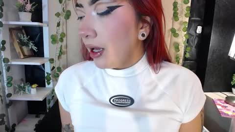 Snapshot of _johana18 chatting on 02-25-25, 05:04 Mia online show from 02-25-25, 05:04