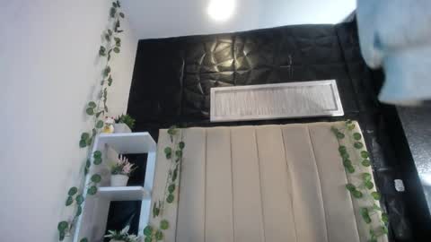 Snapshot of _johana18 chatting on 03-04-25, 01:28 Mia online show from 03-04-25, 01:28