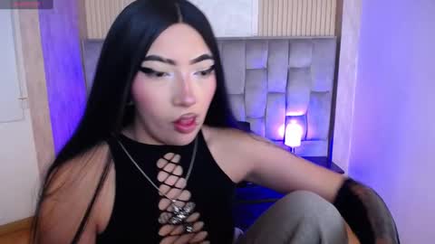 Snapshot of _johana18 chatting on 09-24-25, 02:42 Mia online show from 09-24-25, 02:42