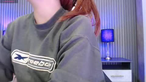 Snapshot of _johana18 chatting on 11-10-25, 02:16 Mia online show from 11-10-25, 02:16