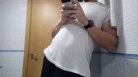 Snapshot of _julian_69 chatting on 11-26-25, 06:31 Jonnhy online show from 11-26-25, 06:31