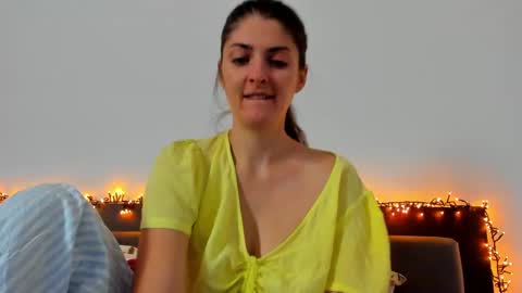 _just_a_simple_girl online show from 10-16-25, 11:22