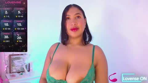 Snapshot of _karenestrada_ chatting on 12-06-24, 02:35 Karen online show from 12-06-24, 02:35