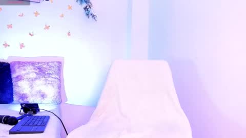 Snapshot of _karenestrada_ chatting on 10-31-25, 05:52 Karen online show from 10-31-25, 05:52