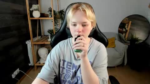 Snapshot of _killy_ chatting on 10-08-25, 01:42 Li online show from 10-08-25, 01:42