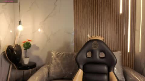 _kitten_1 online show from 04-18-26, 03:10