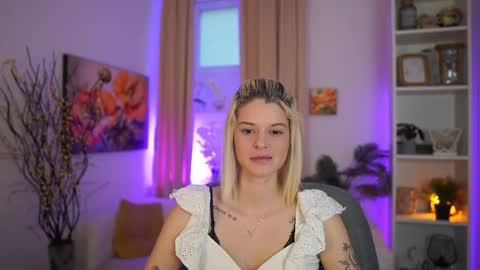 Snapshot of _kitty_cute_ chatting on 02-01-26, 02:04 Kitty online show from 02-01-26, 02:04